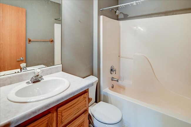 Building Photo - 400 Muirfield Ct