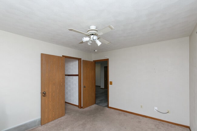 Building Photo - 3430 Holiday Ct