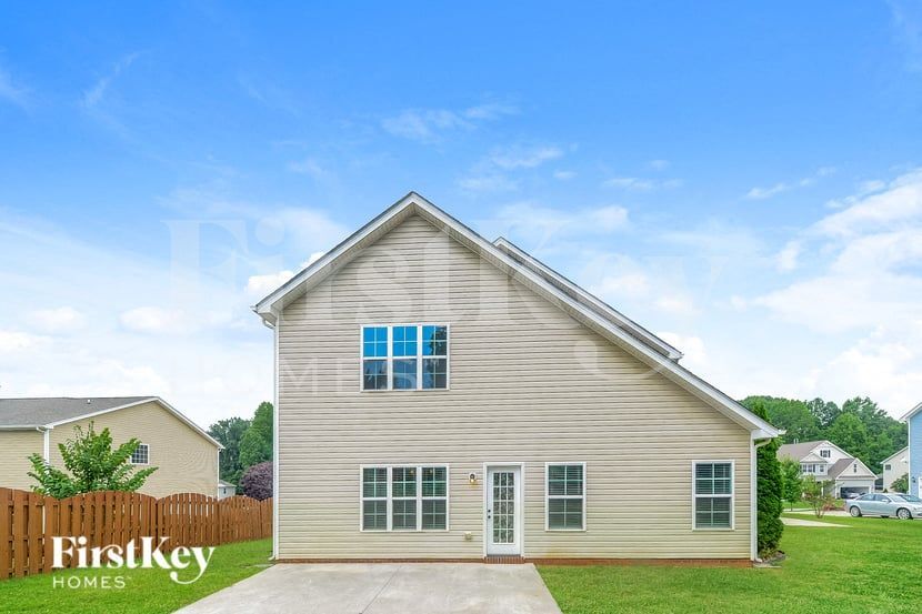 Building Photo - 265 High Knoll Dr