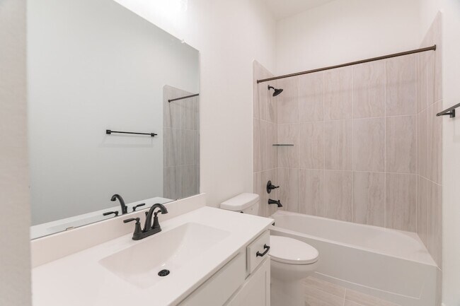 Building Photo - 10726 Pine Pink
