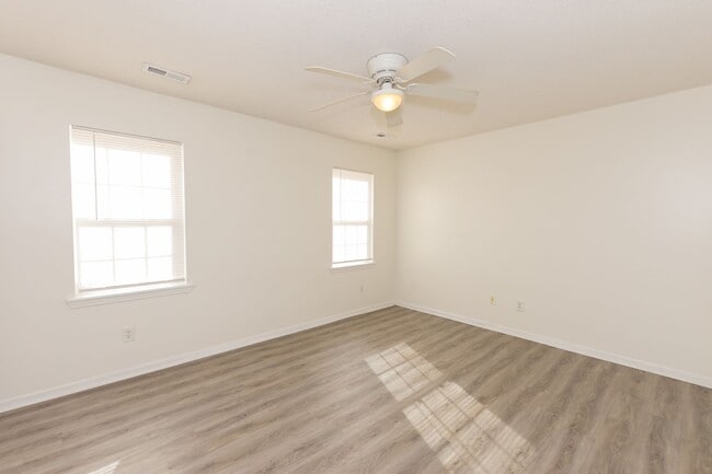 Building Photo - Great home in Hubert