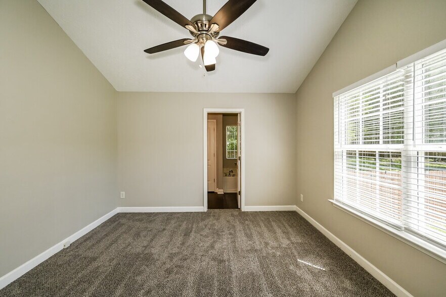 Building Photo - 1127 Sunnycrest Ct