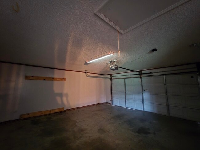 Building Photo - 2660 Nicholson Dr