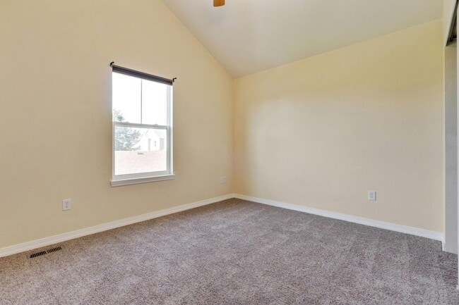 Building Photo - Beautiful 3-Bedroom, 2½-Bath Home with Open Floor Plan in East Fort Collins