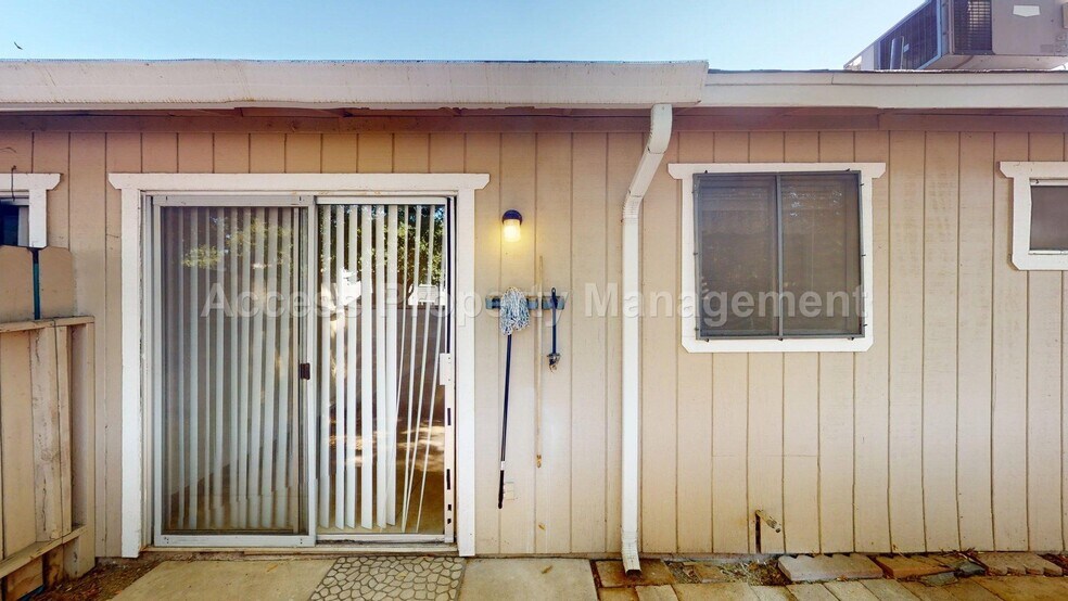 Building Photo - 3002 Lake Park Ct