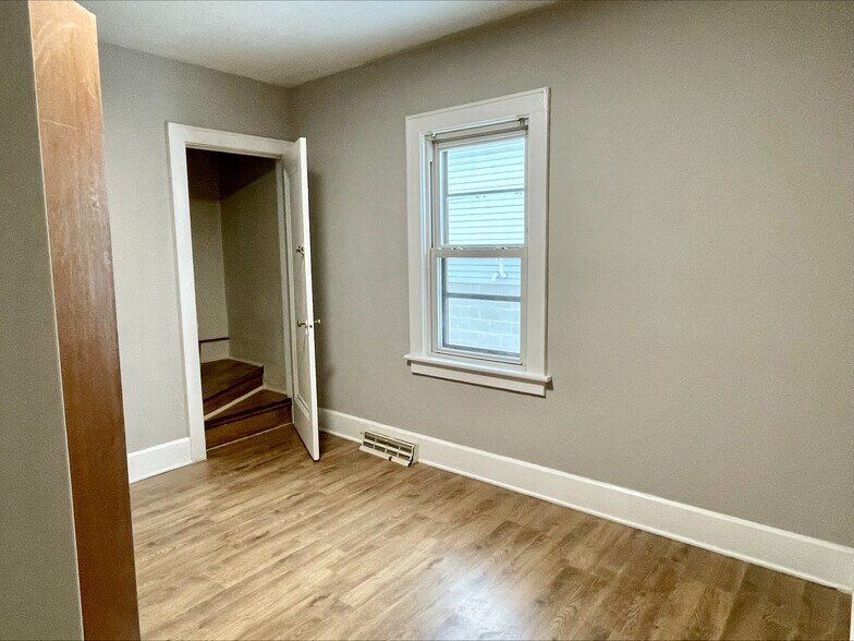 Building Photo - 995 Nevin St