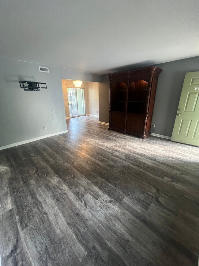 Building Photo - 9164 N Swan Cir