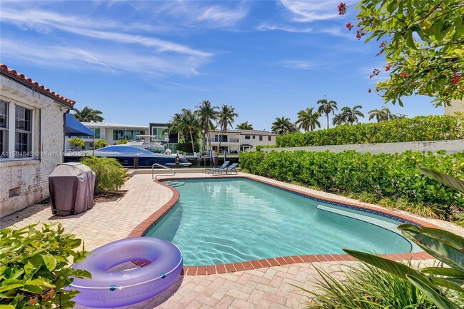 Building Photo - 609 Isle of Palms Dr