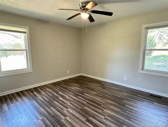 Building Photo - 3921 Village Dr