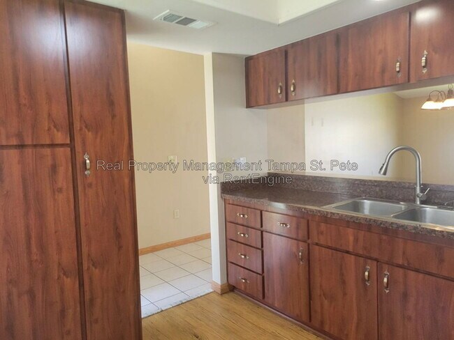Building Photo - 2024 Sheffield Ct