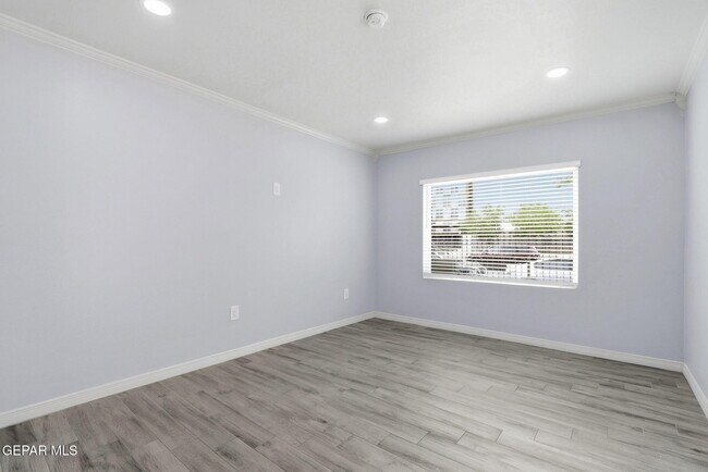 Building Photo - 1310 E San Antonio Ave