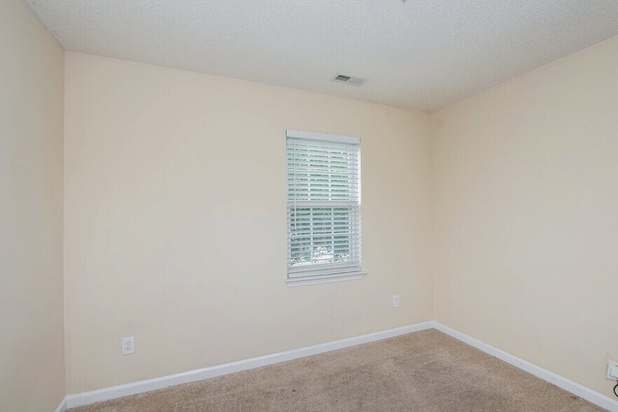 Building Photo - 12132 Old Willow Rd