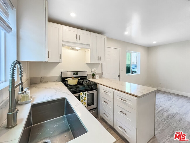 Building Photo - 10019 San Gabriel Ave