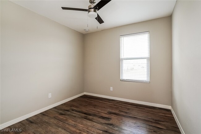 Building Photo - 902 SW 11th Ct