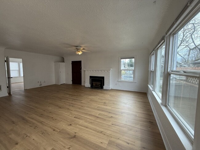 Building Photo - 777 W 10th Ave