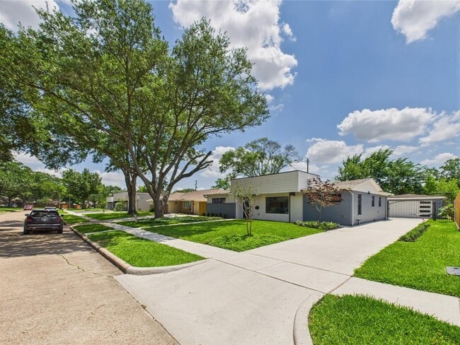 Building Photo - 5627 Cerritos Dr