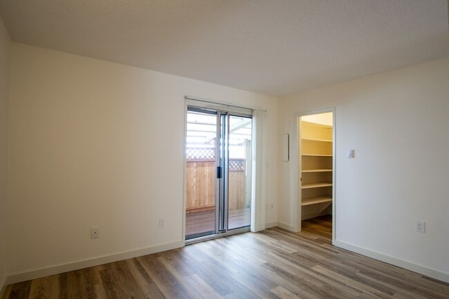 Building Photo - 9120 SW Becker Dr