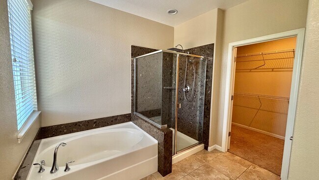 Building Photo - 12011 Country Garden Dr