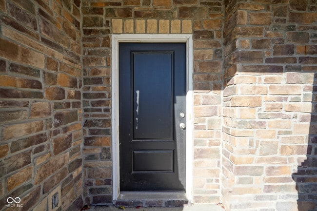 Building Photo - 5764 Bluff View Ln