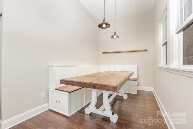 Building Photo - 100 Aurora Ln