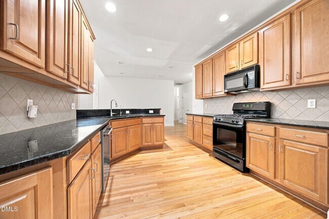 Building Photo - 401 Waverly Hills Dr