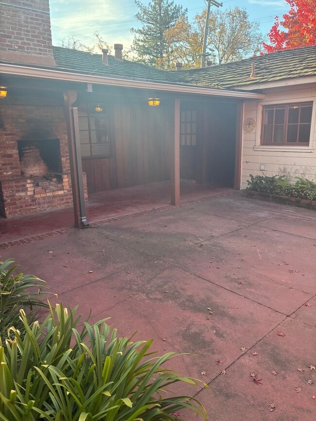 Building Photo - 1150 Stockbridge Ave