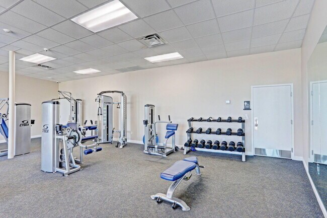 Building Photo - 136 Lakeshore Dr