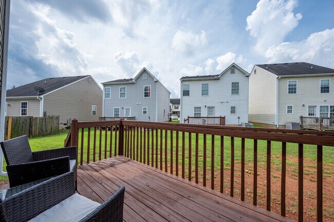 Building Photo - 31 Middleton Ct