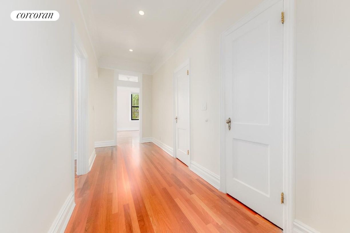 Building Photo - 73 W 82 St