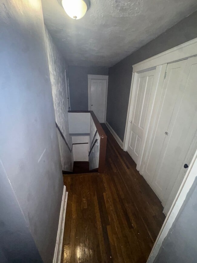 Building Photo - 632 E 101st St