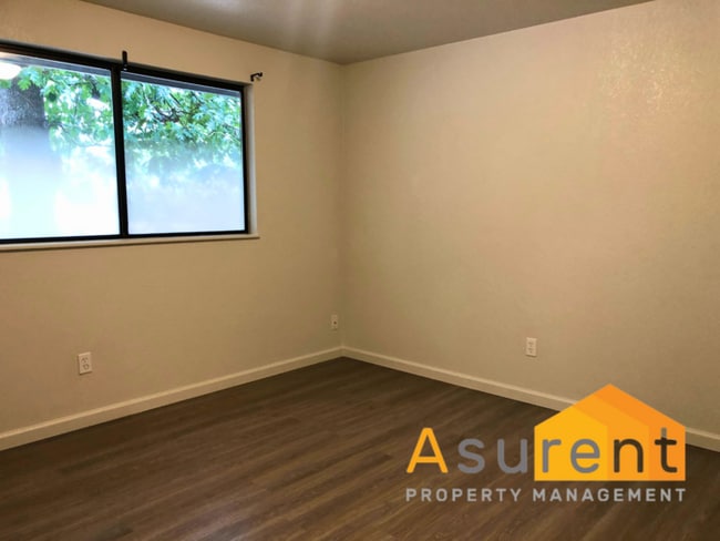 Building Photo - $200 off first months rent. Fully Remodele...