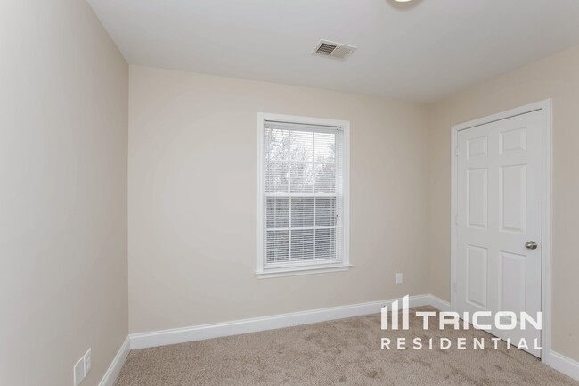 Building Photo - 2457 Terra Dr