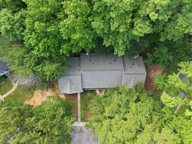 Building Photo - 839 Dalewood Dr