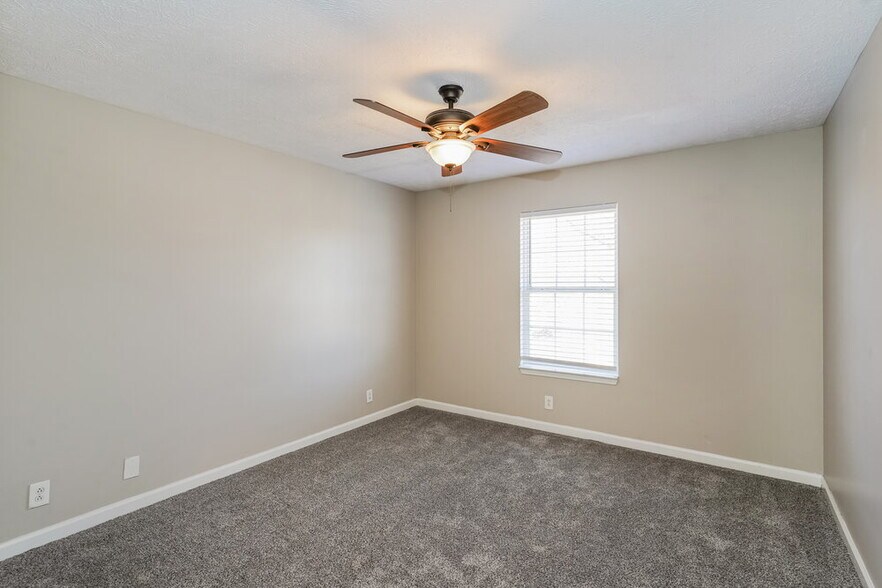 Building Photo - 1244 St Andrews Dr