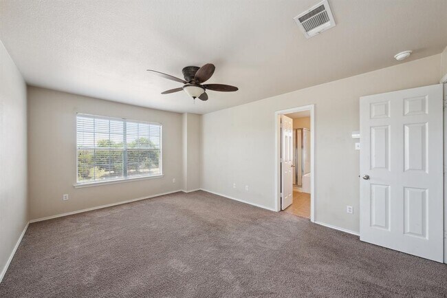 Building Photo - 1009 Gentry Dr