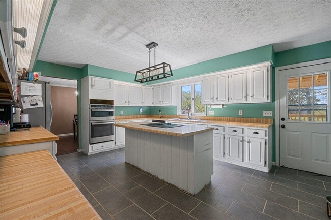 Building Photo - 5277 Bristow Rd