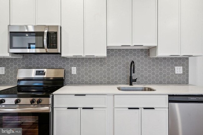 Building Photo - 2039 N Front St