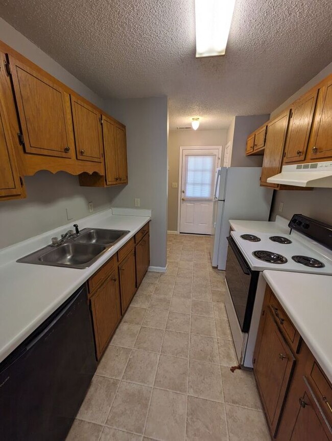 Building Photo - 2BD/2BA Unit at The Squires in Newton