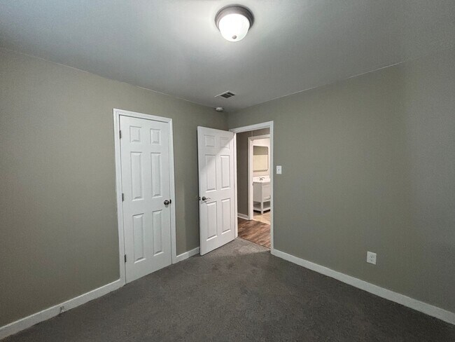 Building Photo - 3546 Debby Dr