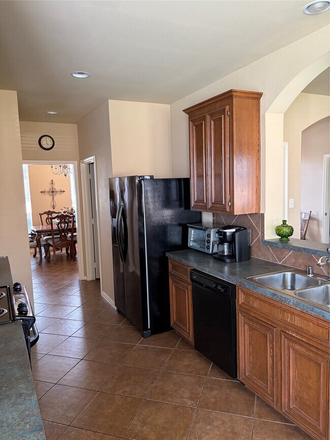 Building Photo - 2515 Silverton Bend