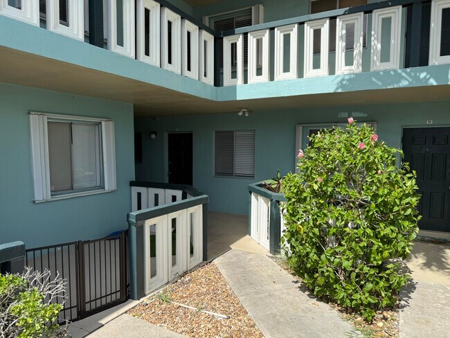 Building Photo - 306 E Ocean Ave