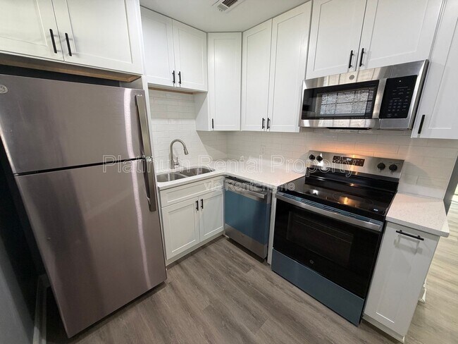 Building Photo - 1512 Waverly Way