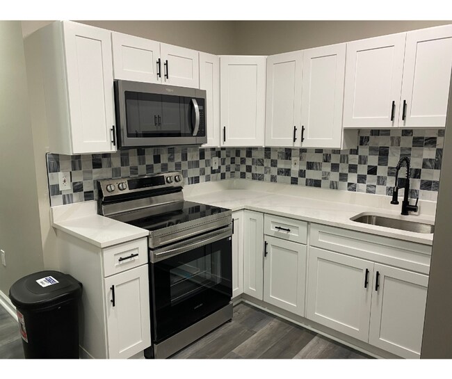 Building Photo - 2123 Sinclair Ln