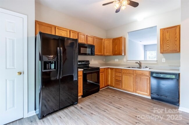 Building Photo - 9618 Blossom Hill Dr