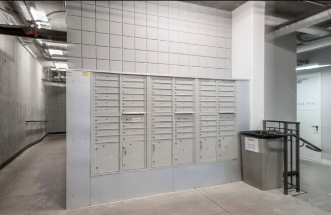 Building Photo - 360 Broadway