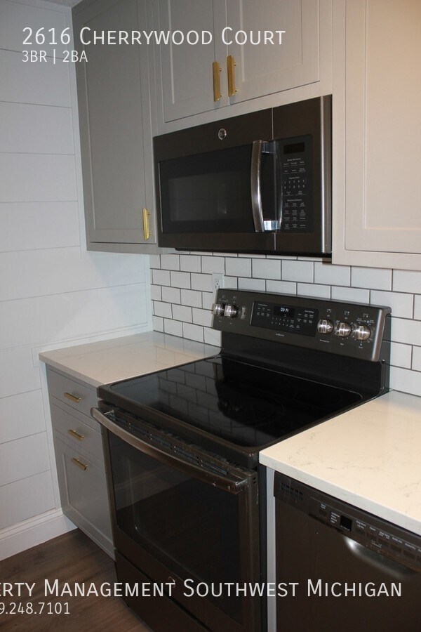 Building Photo - 2616 Cherrywood Ct