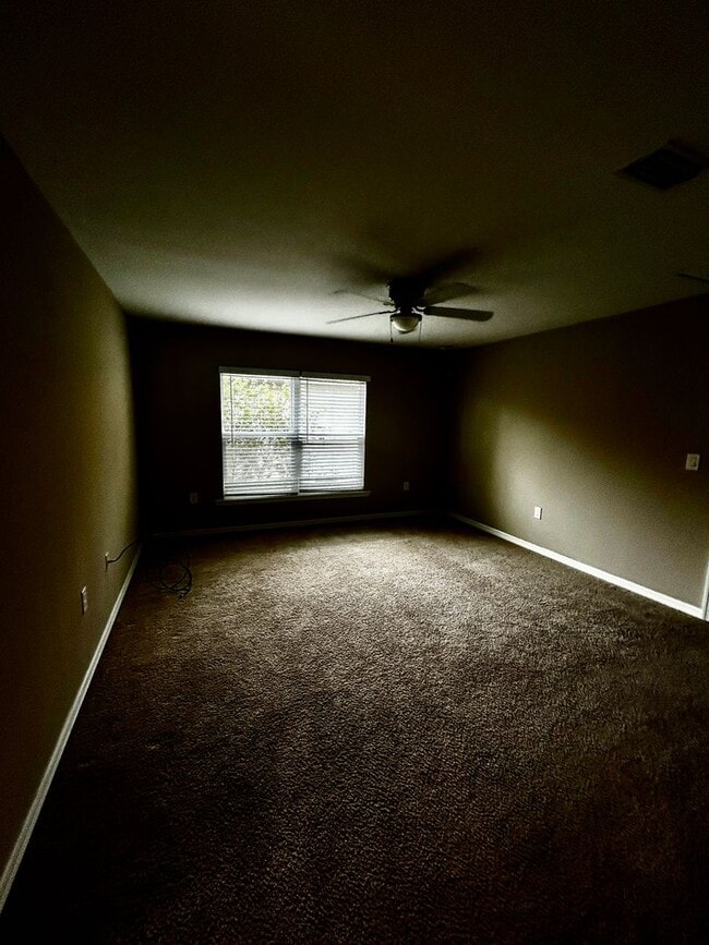 Building Photo - Beautiful 3-Bedroom 2.5 Bath Single-Family Home in Hammock Cove