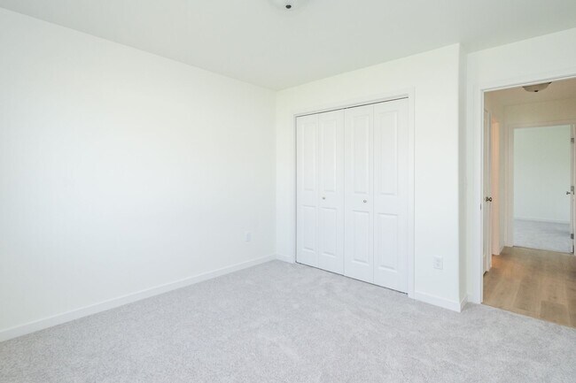 Building Photo - 4 Bed 3 Bath Single Family Home