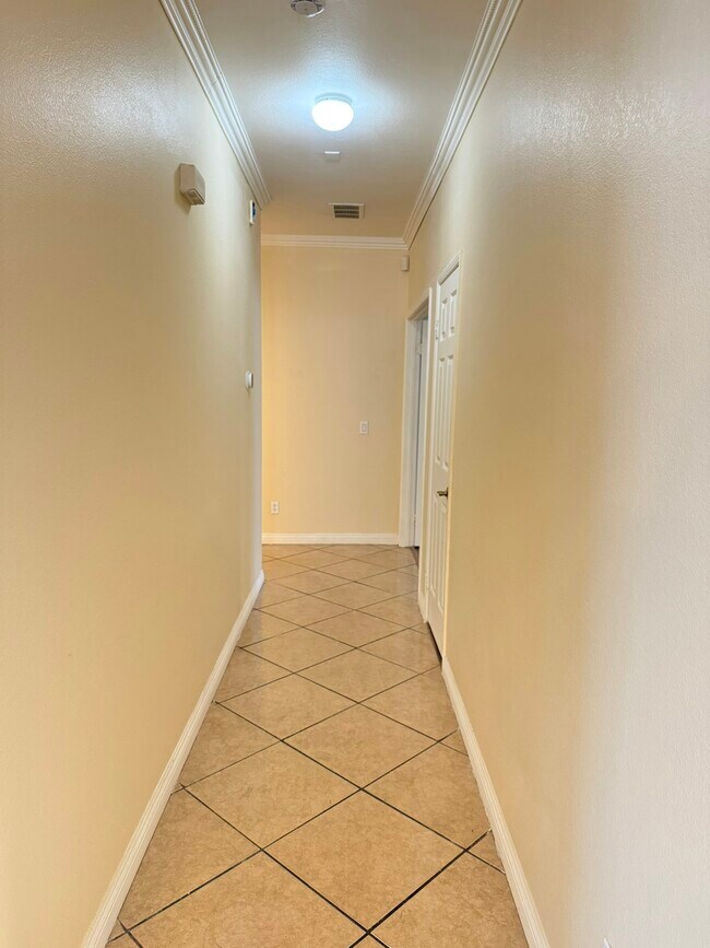 Building Photo - 1175 Sykes Dr