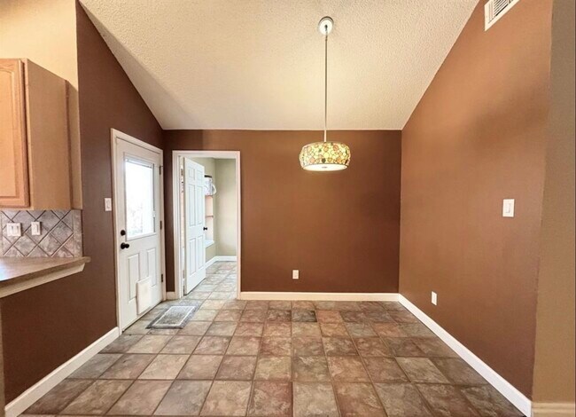 Building Photo - 2123 Streamhurst Ln